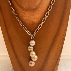 Vintage Anne Klein. Champagne pearls with a twist